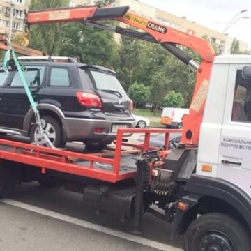 В Киеве за день эвакуировали 23 неправильно припаркованные авто