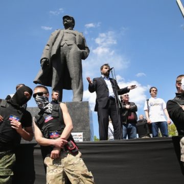 Борьба за власть в ДНР: бандитов в форме сменяют бандиты в костюмах