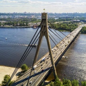В Киеве на месяц ограничат движение по Северному мосту