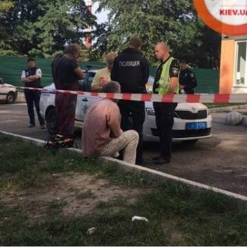 В Киеве упавшая с дома арматура убила прохожую