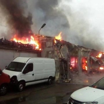 На СТО в Киеве сгорели семь автомобилей