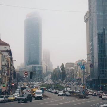 Киев окутал туман