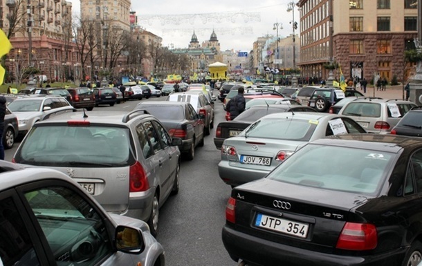 «Евробляхеры» заблокировали транспорт в Киеве