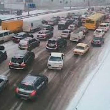 Первый снег: Киев парализован, пробки на дорогах достигли десяти баллов