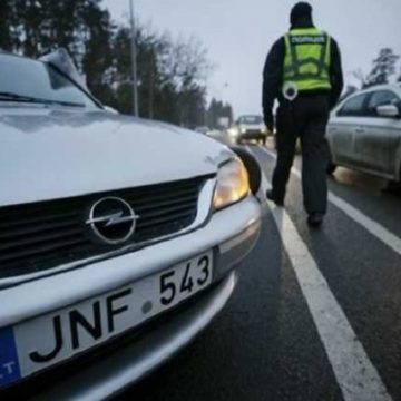 Рада снизила акцизы на ввоз автомобилей на еврономерах в Украину