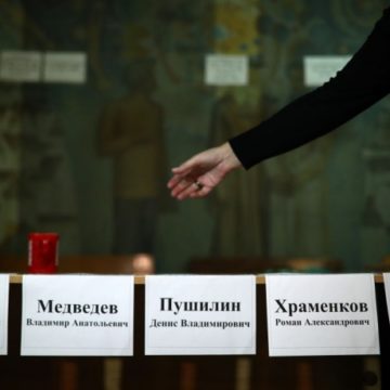 Репортаж с «выборов» на Донбассе: как голосовали бюджетники, больные и адепты Путина