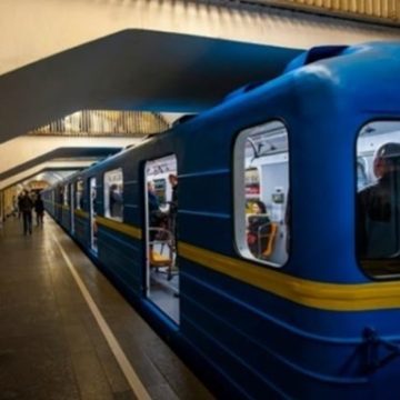 В метро Киева полицейские избили женщин