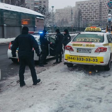 В Киеве подполковник СБУ угнал такси — СМИ