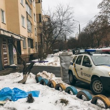 В Киеве пенсионер погиб, выбросившись из окна