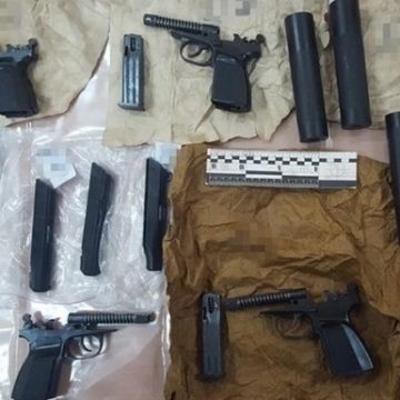 В Киеве полицейский с подельниками торговал оружием