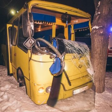 В Киеве маршрутка с пассажирами сбила пешехода