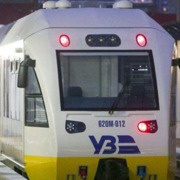 Без буксира — никак: Kyiv Boryspil Express ездит за локомотивом