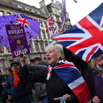 Евродепутаты призывают британцев отказаться от Brexit