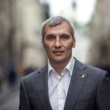 «Единственный выбор украинцев»: что предлагает Руслан Кошулинский