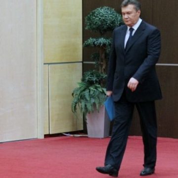 Суд признал Януковича виновным в трех тяжких преступлениях