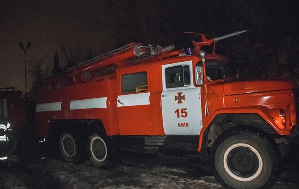В Киеве ночью сгорело авто с прицепом
