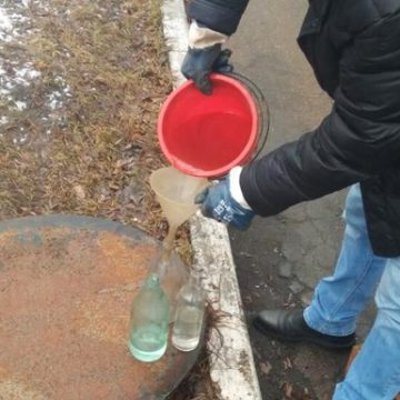 Укрзализныцю обвинили в сбросе нефтепродуктов в канализацию Киева