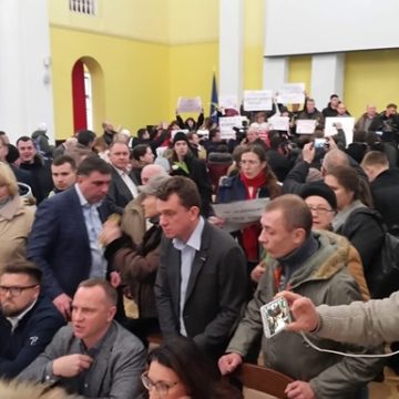 В Киеве активисты захватили зал горсовета