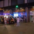 В метро Киева парня ударили ножом